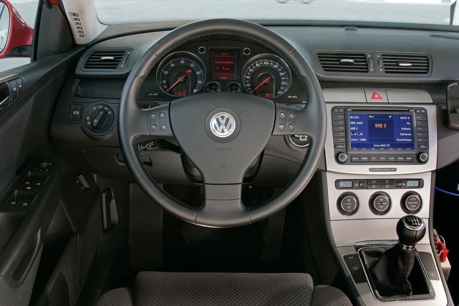  Volkswagen Passat 2005 года  (фото 12 из 161)